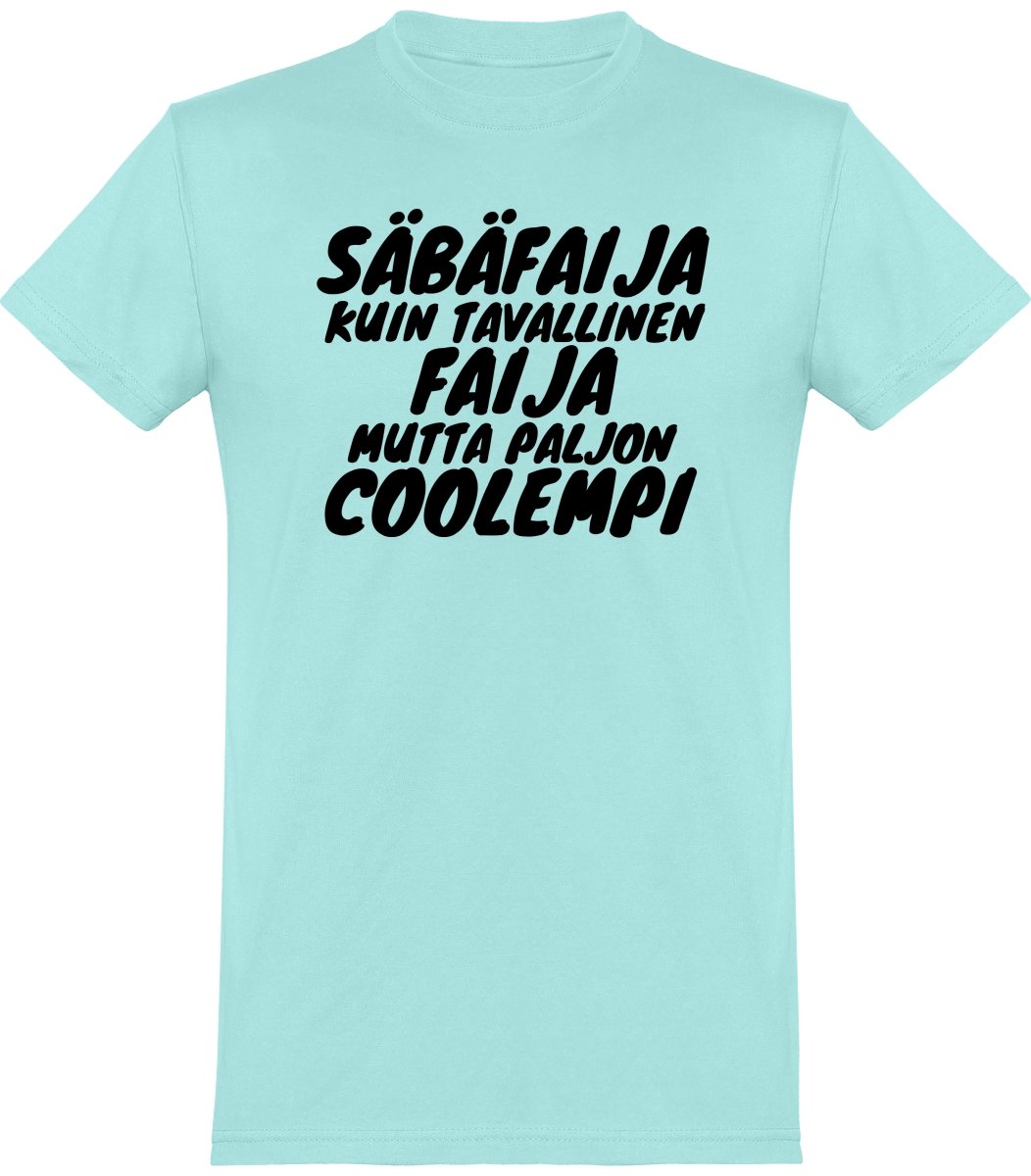 Säbäfaija coolempi t-paita mustalla tekstillä - FourFan