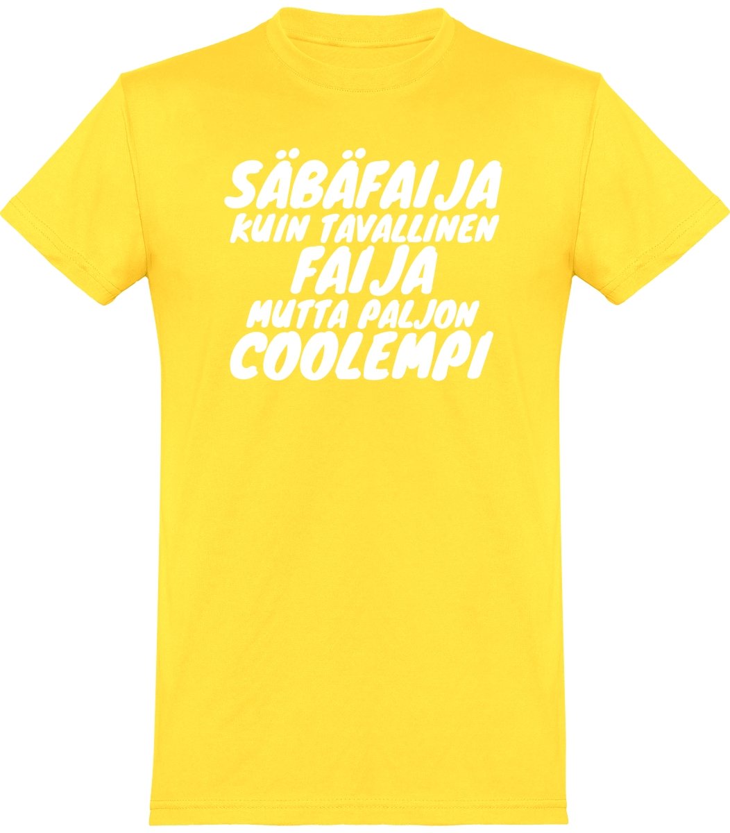 Säbäfaija coolempi t-paita valkoisella tekstillä - FourFan