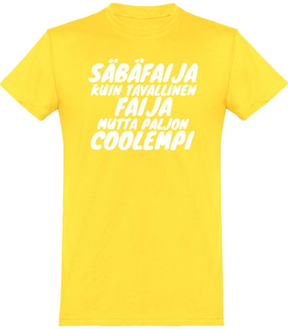 Säbäfaija coolempi t-paita valkoisella tekstillä - FourFan