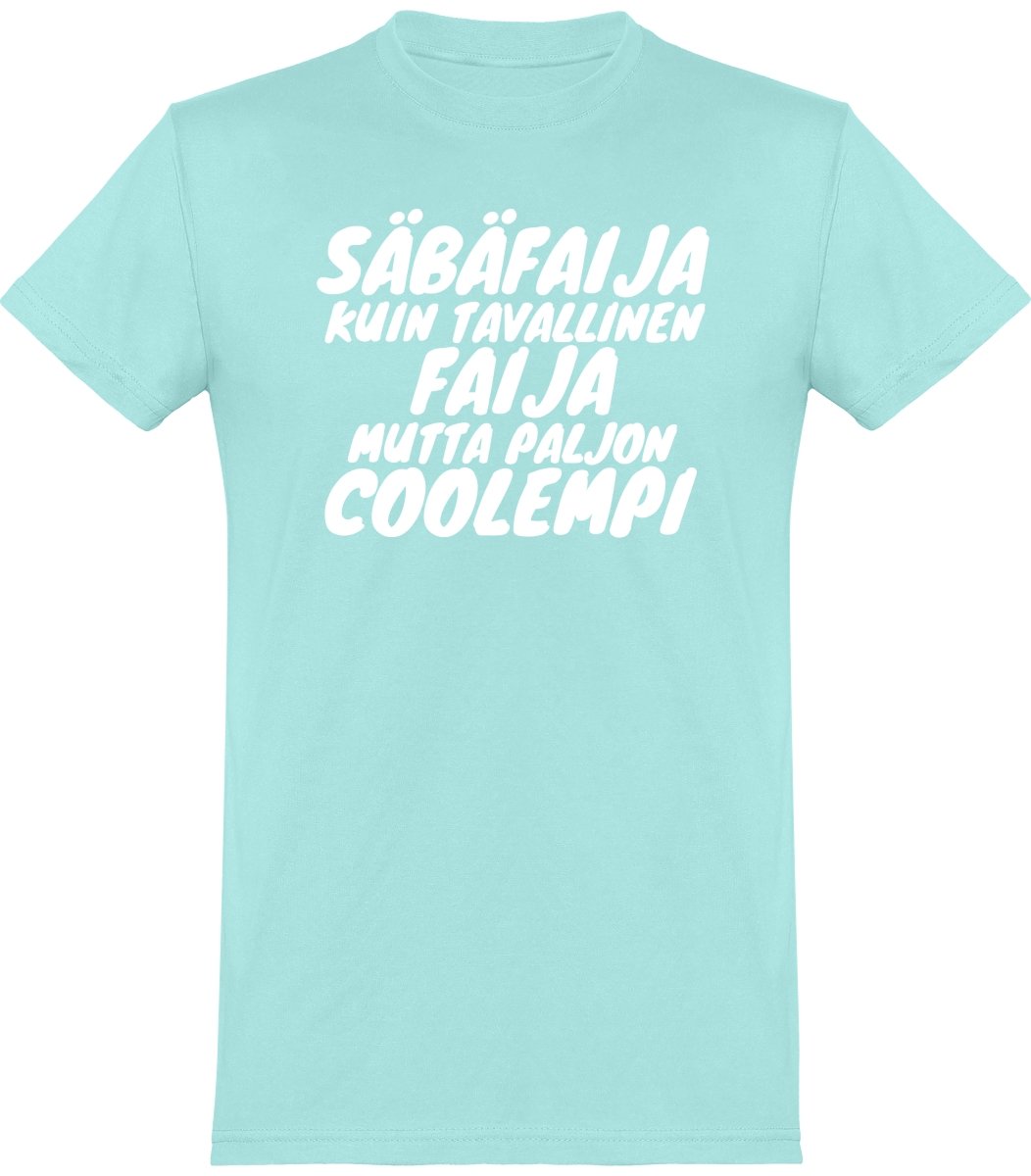 Säbäfaija coolempi t-paita valkoisella tekstillä - FourFan
