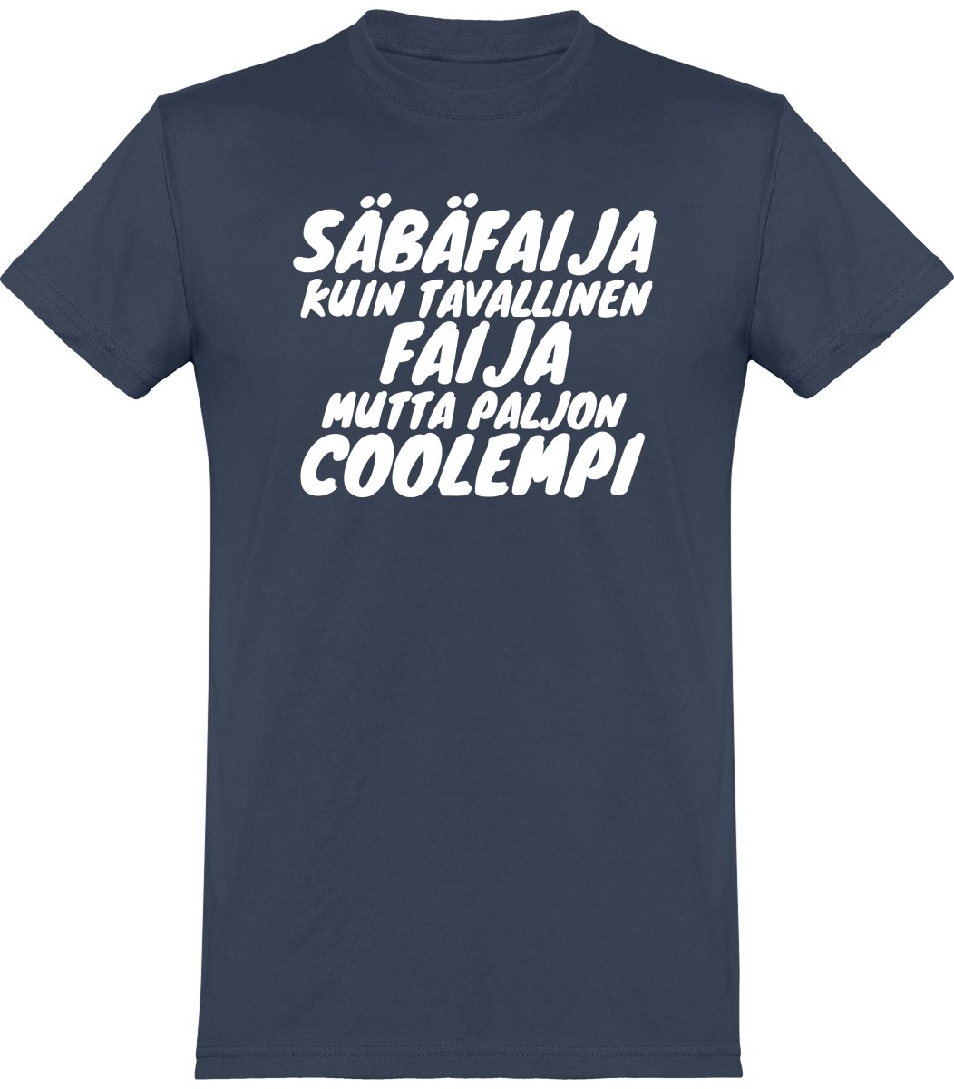 Säbäfaija coolempi t-paita valkoisella tekstillä - FourFan
