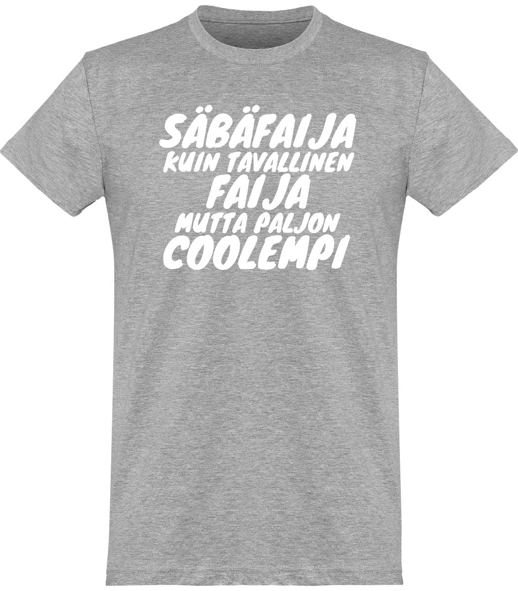 Säbäfaija coolempi t-paita valkoisella tekstillä - FourFan