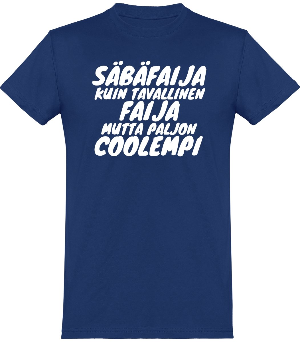 Säbäfaija coolempi t-paita valkoisella tekstillä - FourFan
