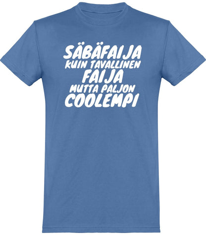 Säbäfaija coolempi t-paita valkoisella tekstillä - FourFan