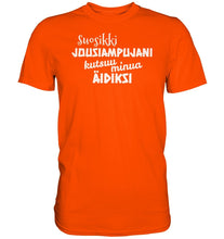 Load image into Gallery viewer, Suosikkijousiampujani kutsuu äidiksi t-paita unisex - Premium Shirt - FourFan
