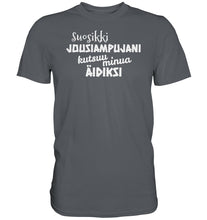 Load image into Gallery viewer, Suosikkijousiampujani kutsuu äidiksi t-paita unisex - Premium Shirt - FourFan
