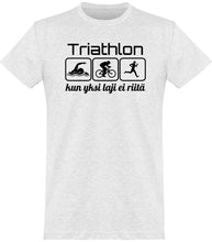 Load image into Gallery viewer, Triathlon yksi laji ei riitä t-paita unisex - FourFan
